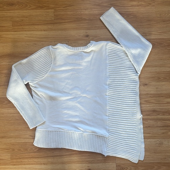Athleta Asymmetrical Crewneck Sweater ❄️size M - Picture 2 of 9